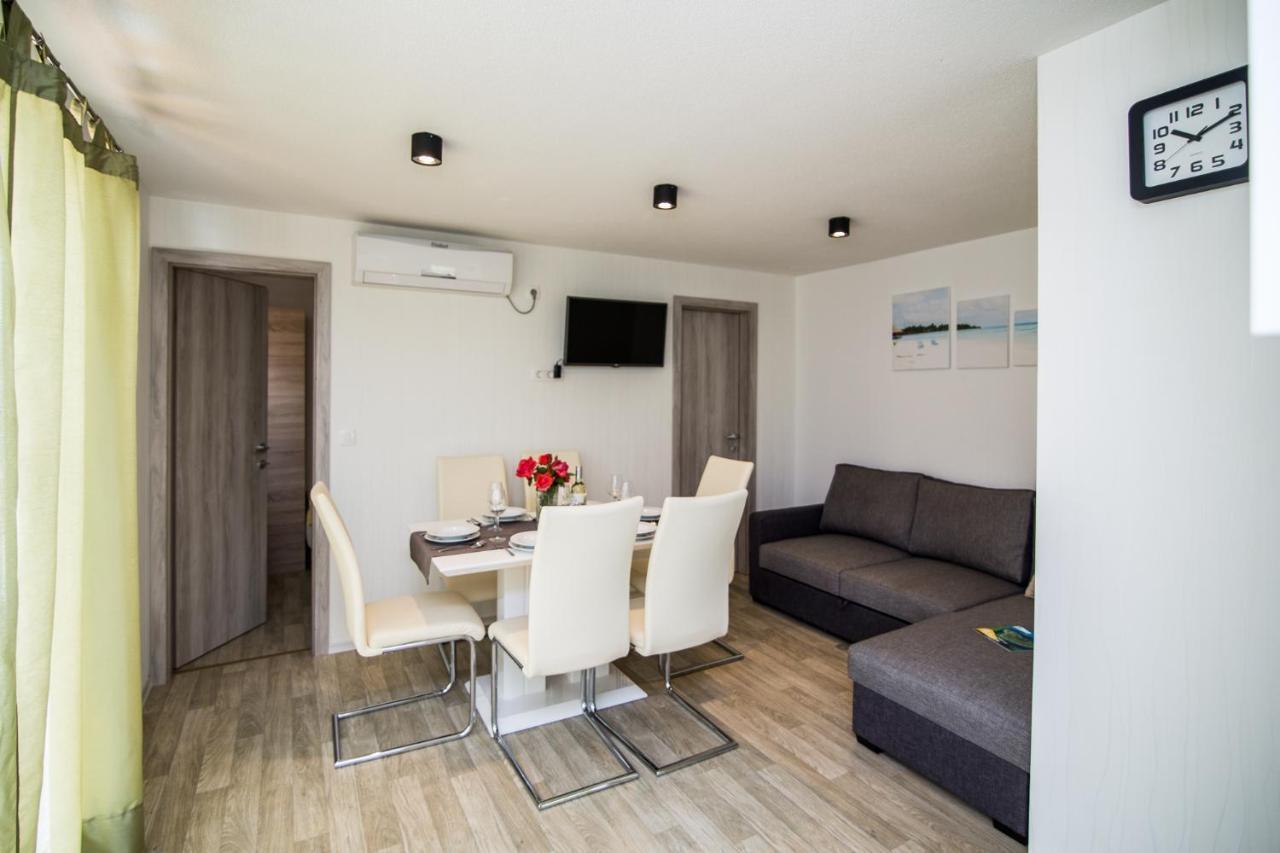 Mobile Homes Pine Tree Dobropoljana Zewnętrze zdjęcie